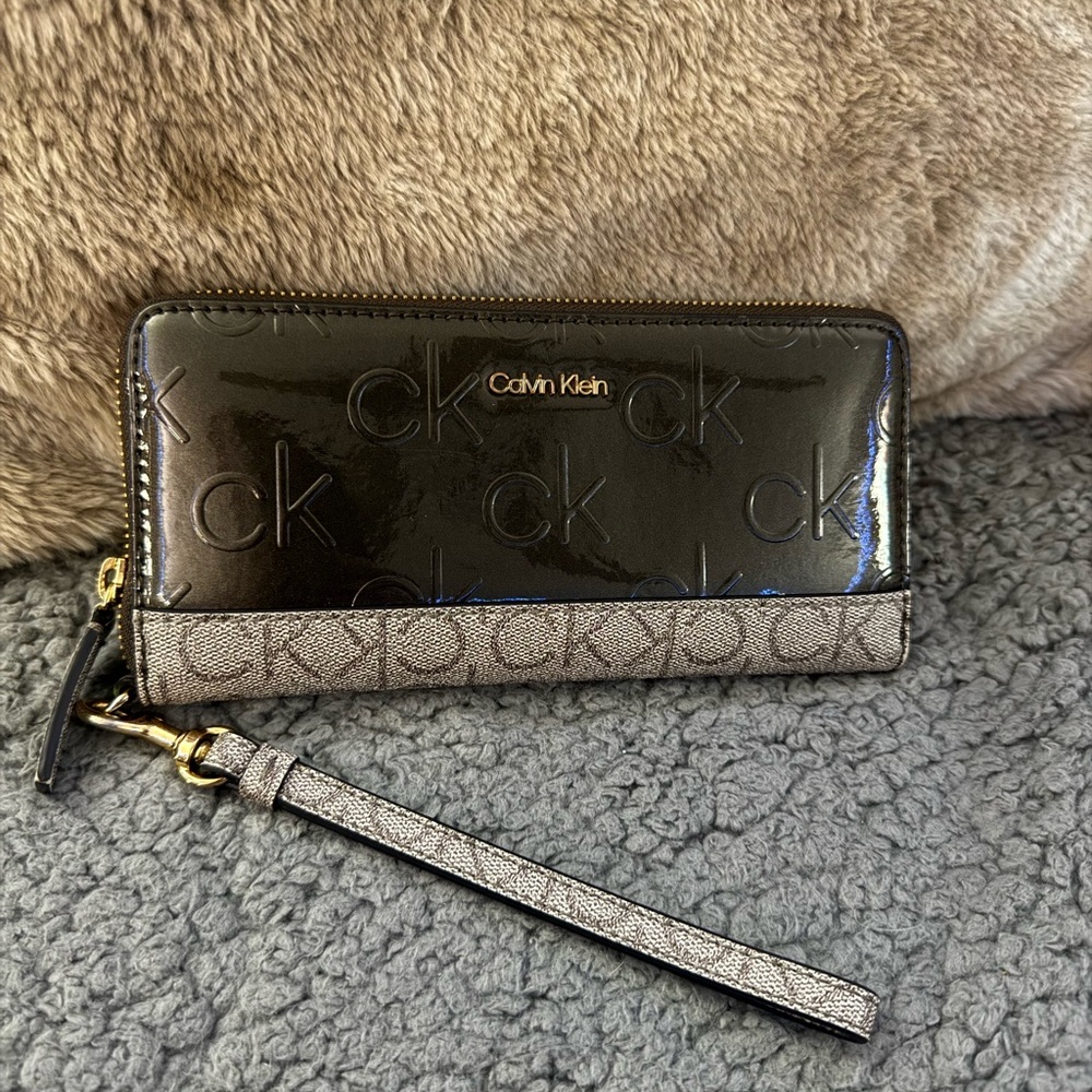 Calvin Klein Zip Around Wallet/ Wristlet